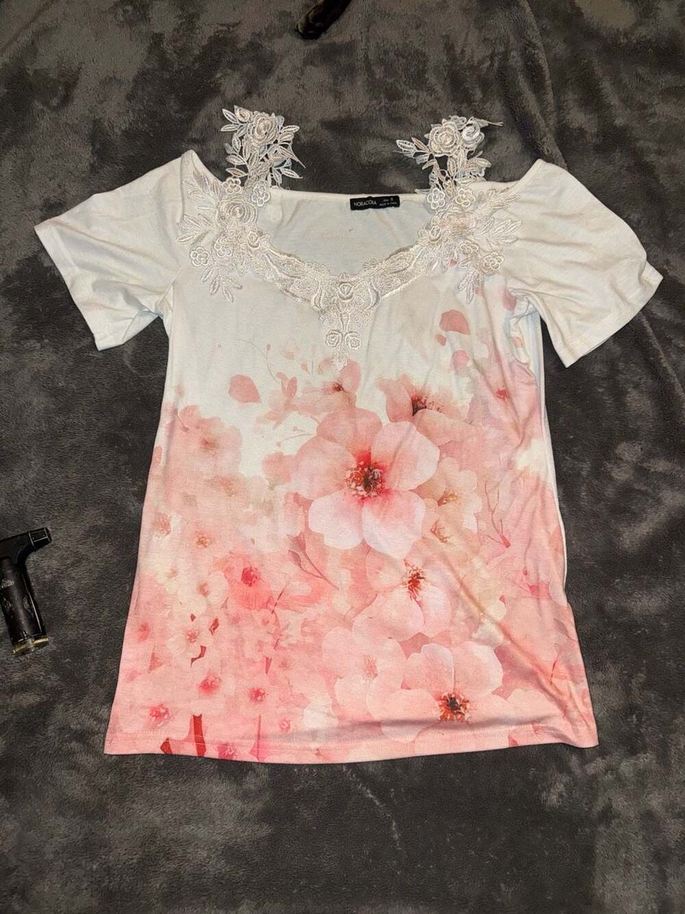 Women's Short Sleeve Cold Shoulder Floral Print T-Shirt with White Lace Trim